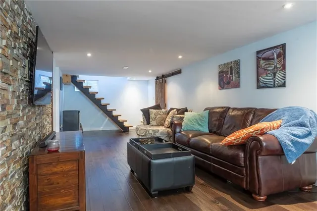 Additional image 22 of 44 SANDALWOOD Ave