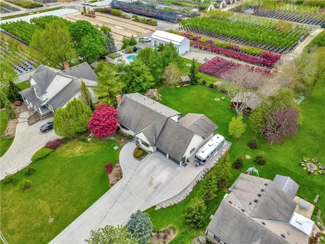 Additional image 43 of 685 ROBSON Rd