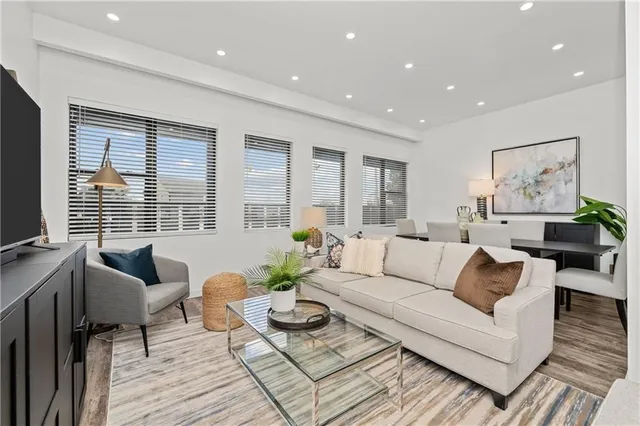 Additional image 39 of 127 FREELTON Rd