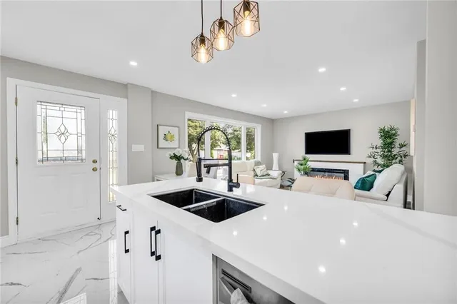 Additional image 14 of 66 HOWE Ave