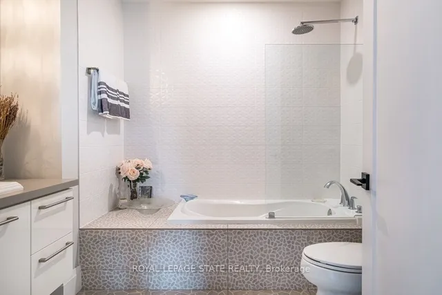 Additional image 17 of 181 James St Unit PH6