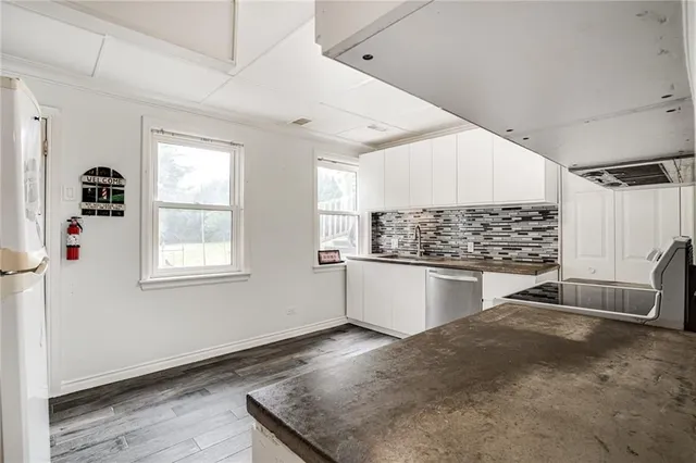 Additional image 36 of 170 LAKE Ave