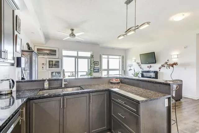 Additional image 7 of 125 SHOREVIEW Pl Unit 627