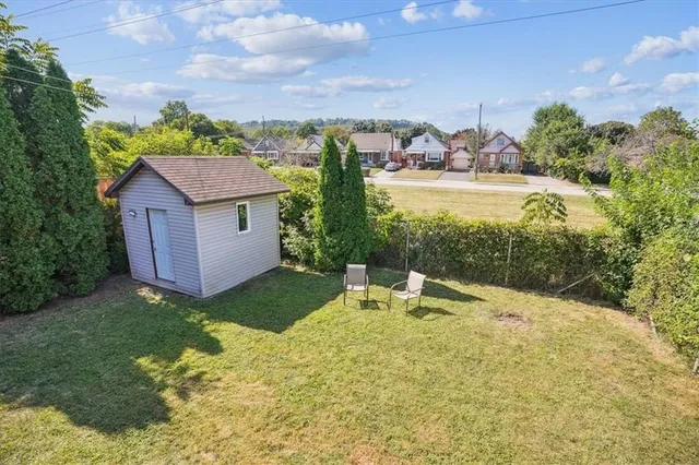 Additional image 35 of 408 COCHRANE Rd