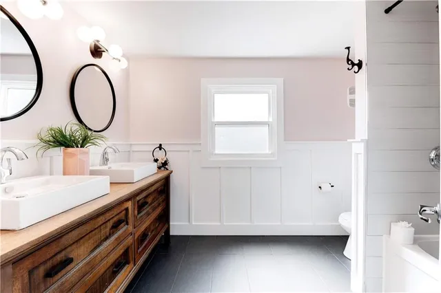 Additional image 39 of 248 PROVINCE St