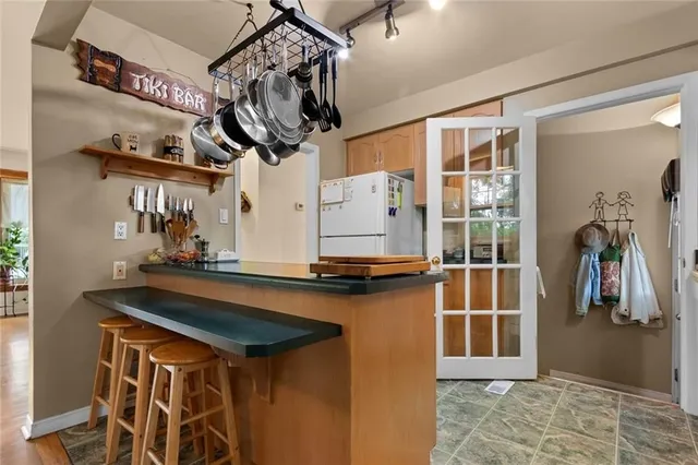 Additional image 9 of 54 BEACON Ave