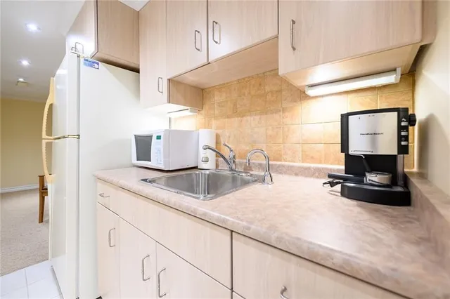 Additional image 34 of 38 LAKEGATE Dr