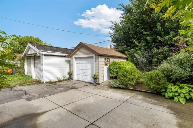 Additional image 43 of 150 LEINSTER Ave