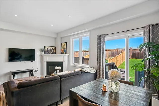 Additional image 13 of 57 PINOT Cres