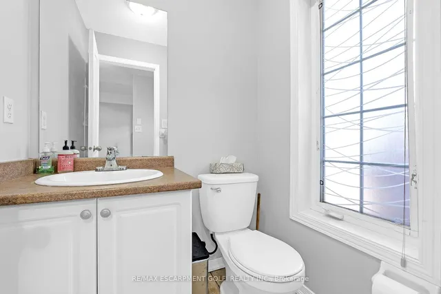 Additional image 10 of 2 Comet Ave