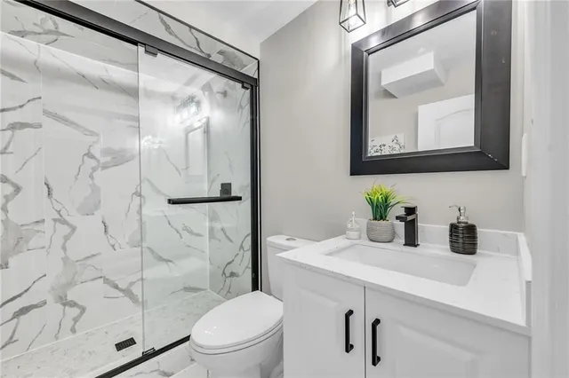 Additional image 33 of 66 HOWE Ave