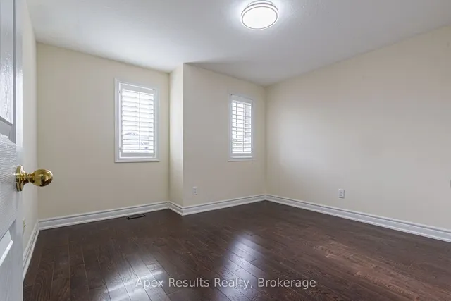 Additional image 32 of 7 Connell Cres