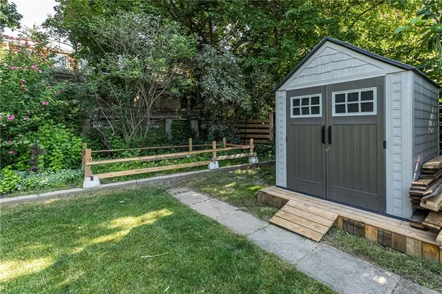 Additional image 44 of 317 GLENHOLME Ave