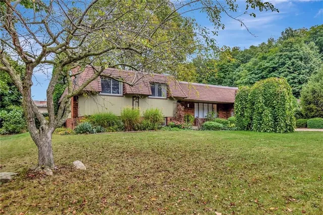 Additional image 3 of 65 MAPLE Dr