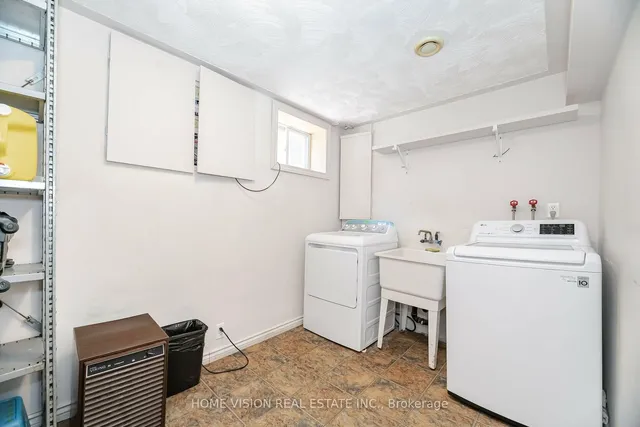 Additional image 37 of 44 Clarendon Ave