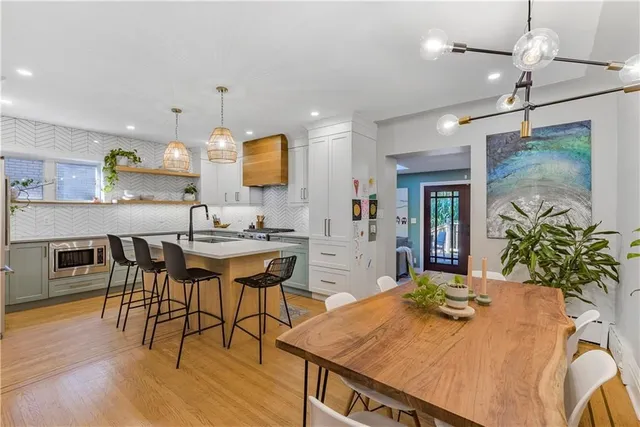 Additional image 18 of 74 HYDE PARK Ave