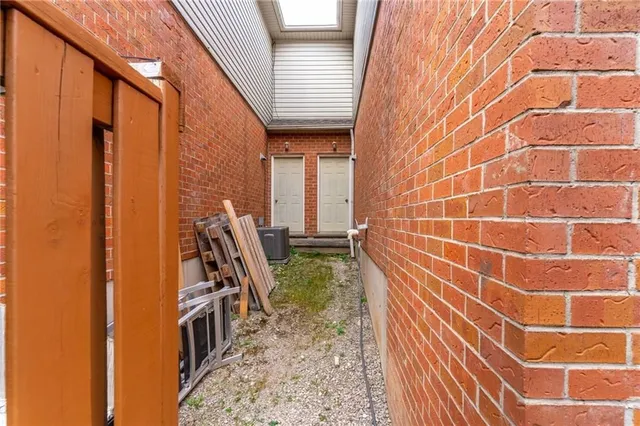 Additional image 28 of 16 NEWELL Crt