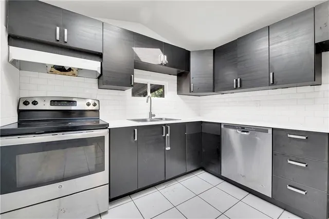 Additional image 9 of 103 EMERALD St