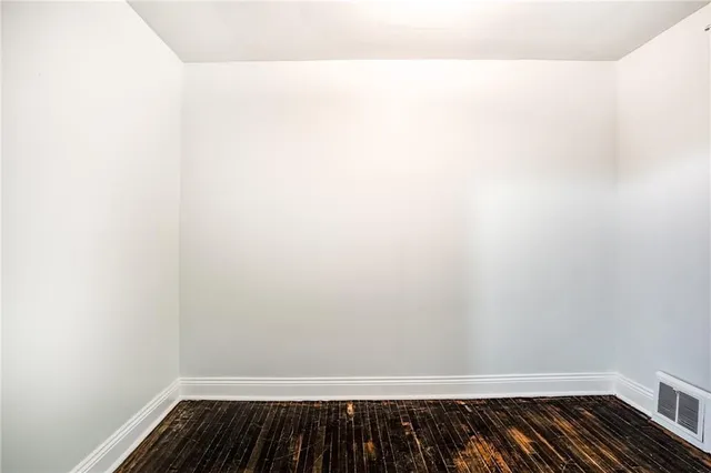 Additional image 15 of 170 LAKE Ave