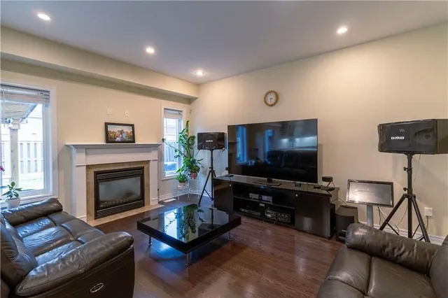 Additional image 9 of 59 KOPPERFIELD Lane