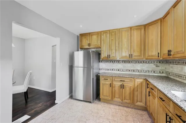 Additional image 10 of 149 WEIR St