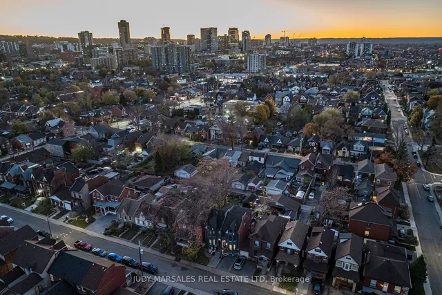 Additional image 37 of 185 Emerald St Unit 1/2