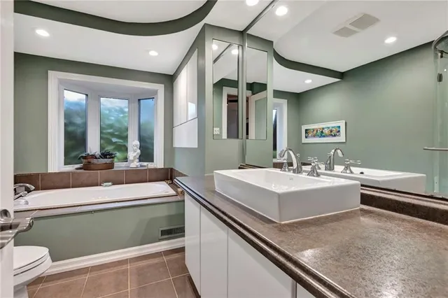 Additional image 20 of 65 MAPLE Dr