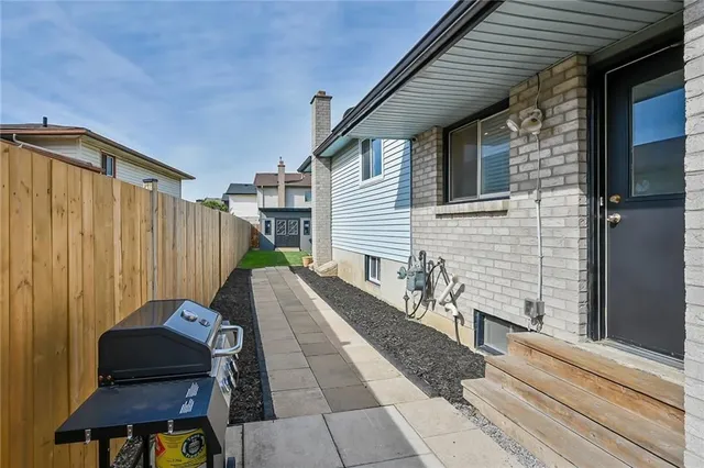 Additional image 41 of 5 RIDELL Cres