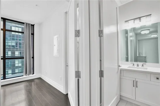 Additional image 25 of 112 King St Unit 1111