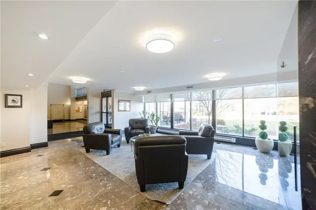 Additional image 32 of 500 GREEN Rd Unit 614