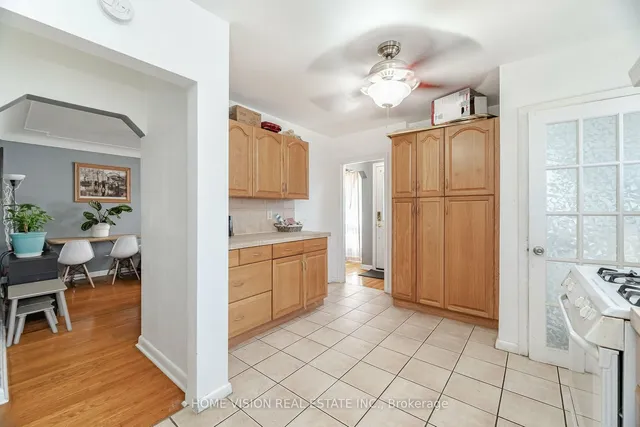 Additional image 13 of 44 Clarendon Ave