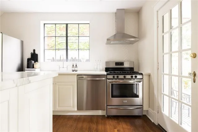 Additional image 20 of 124 Cline Ave