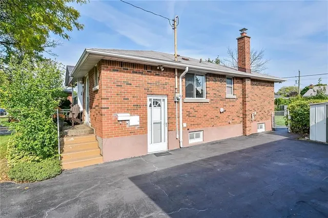 Additional image 26 of 63 FERNWOOD Cres