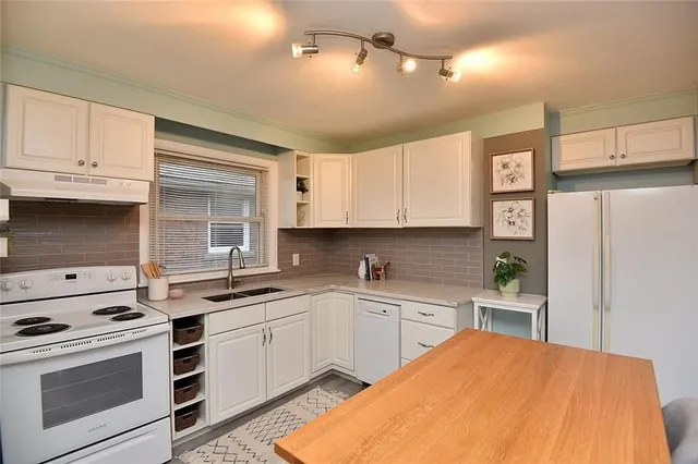 Additional image 15 of 400 EAST 43RD St
