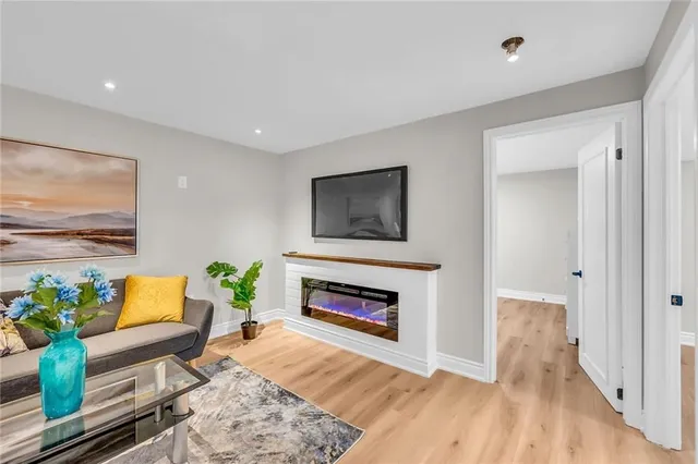 Additional image 38 of 165 BELLINGHAM Dr