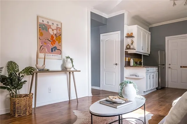 Additional image 11 of 235 YOUNG St