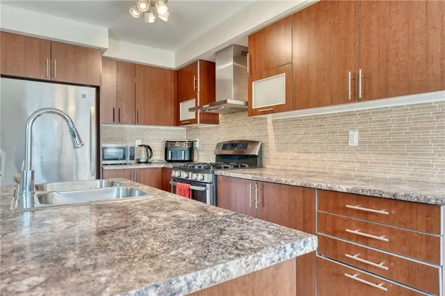 Additional image 8 of 299 WINDWOOD Dr