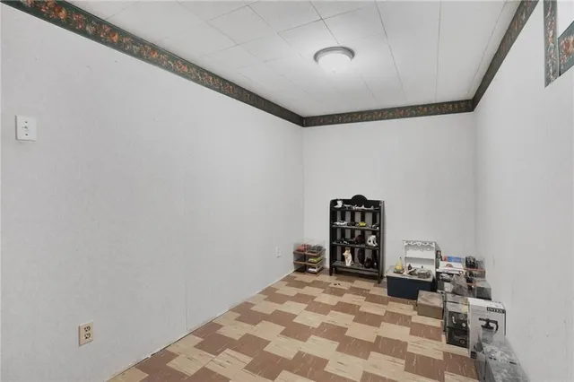 Additional image 30 of 38 DUBARRY Blvd