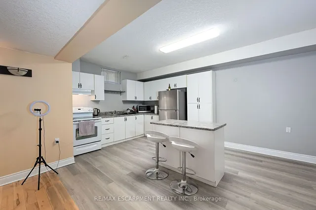 Additional image 30 of 7 Osgoode Crt