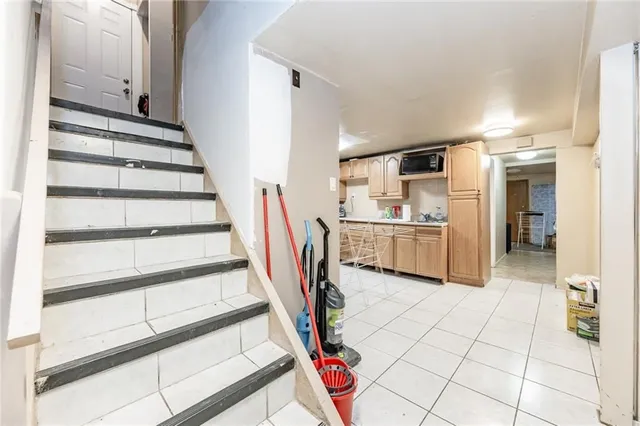 Additional image 7 of 122 Broadway Ave