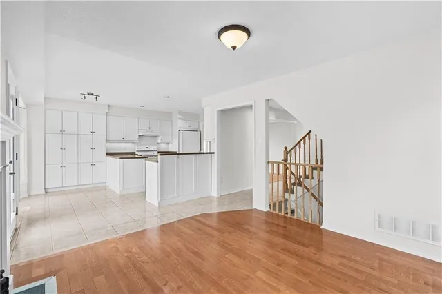 Additional image 20 of 80 STRATHROY Cres