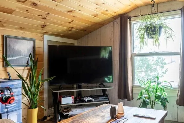 Additional image 36 of 3052 Guyatt Rd