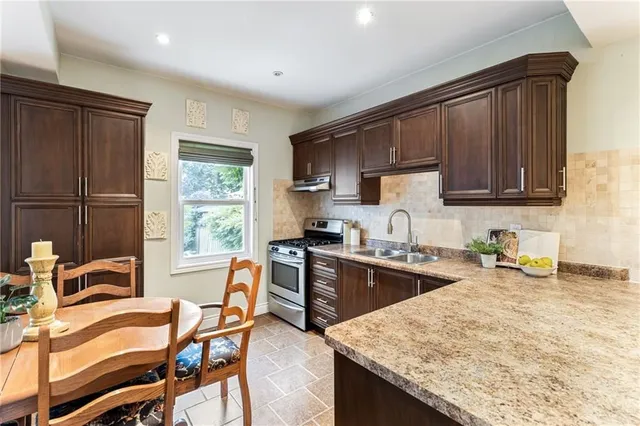 Additional image 18 of 150 LEINSTER Ave