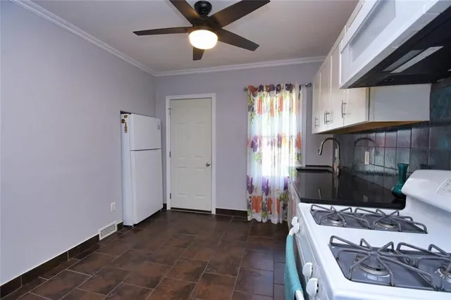 Additional image 18 of 86 GRAHAM Ave