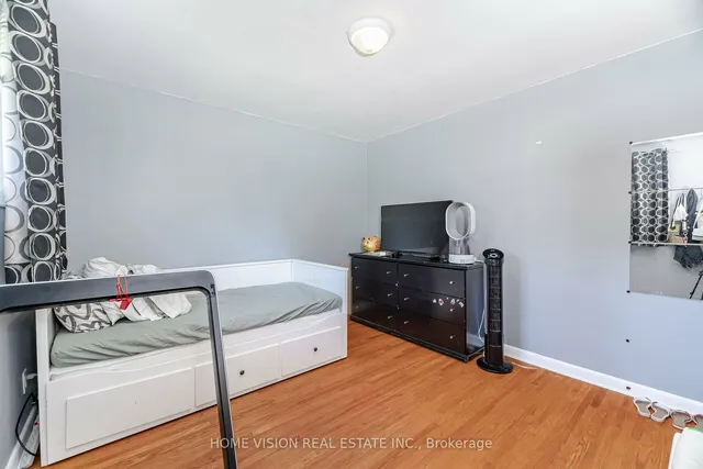 Additional image 21 of 44 Clarendon Ave