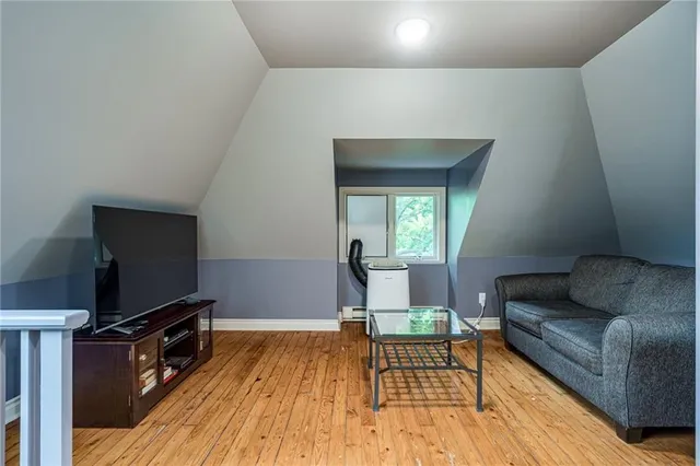 Additional image 32 of 90 BLAKE St