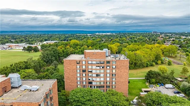 Additional image 31 of 180 LIMERIDGE Rd Unit 301