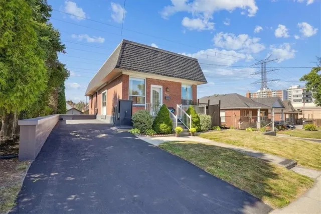 Additional image 7 of 408 COCHRANE Rd