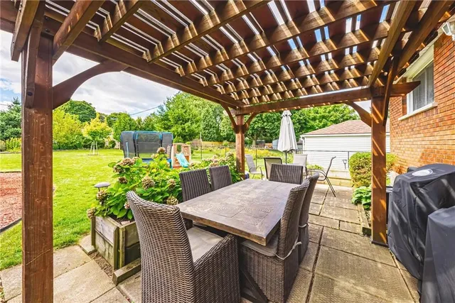 Additional image 22 of 52 HOOVER Cres