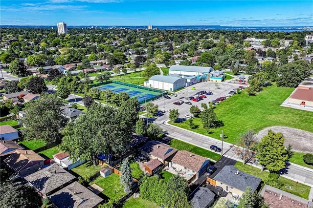 Additional image 38 of 44 SANDALWOOD Ave